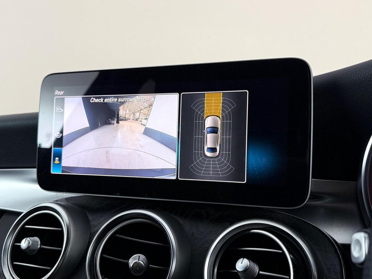 Mercedes-Benz C Class thumbnail Infotainment System