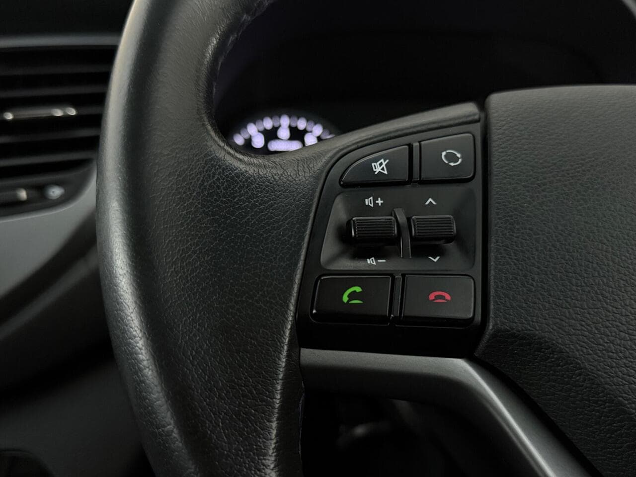 Hyundai TUCSON thumbnail Misc Controls
