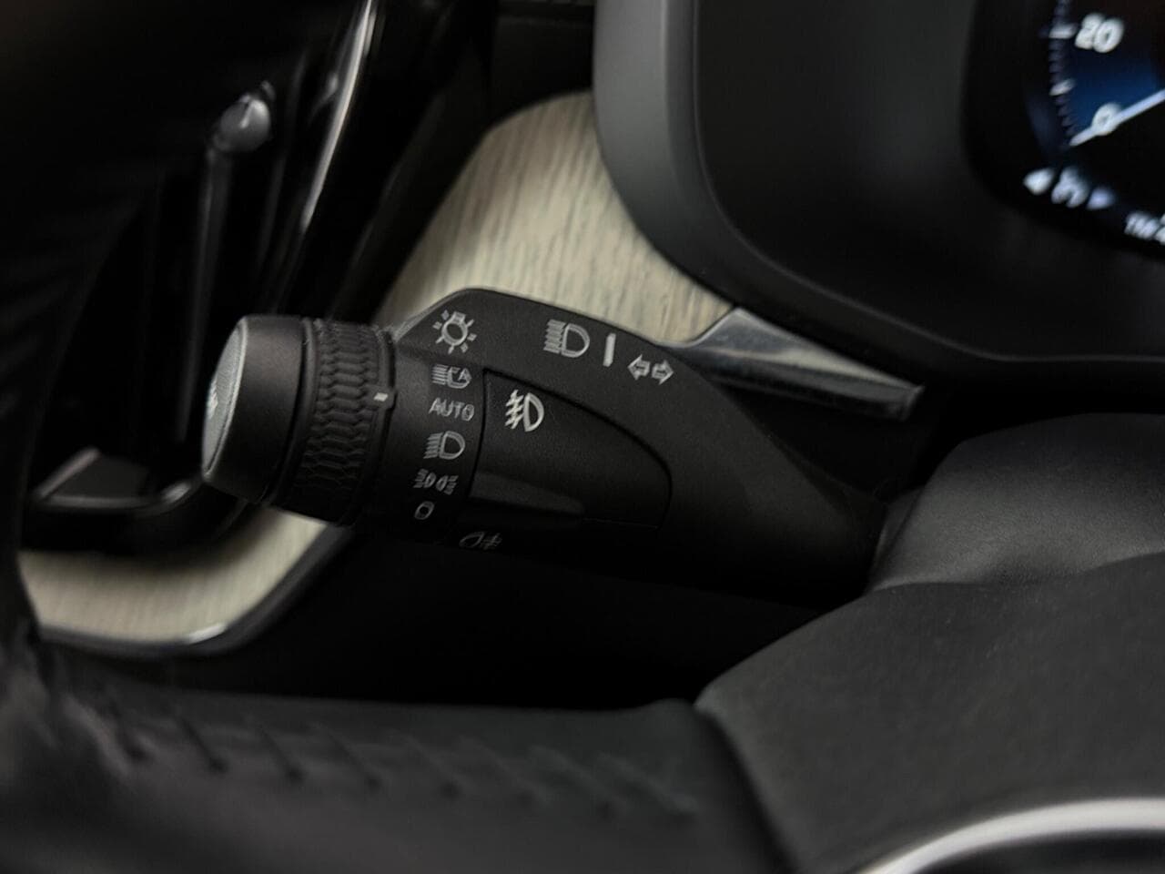 Volvo XC60 thumbnail Misc Controls