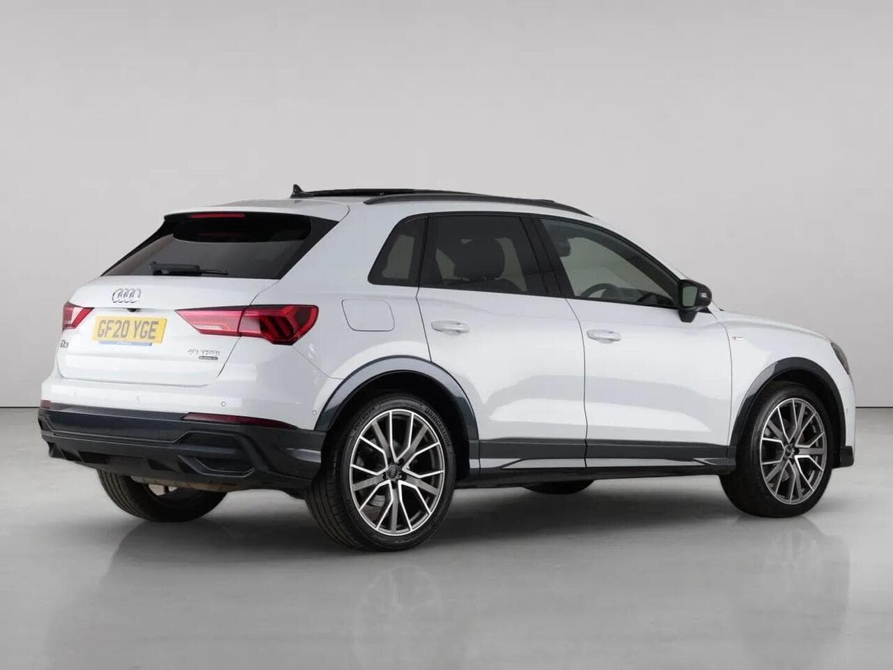 Audi Q3 thumbnail Rear Right