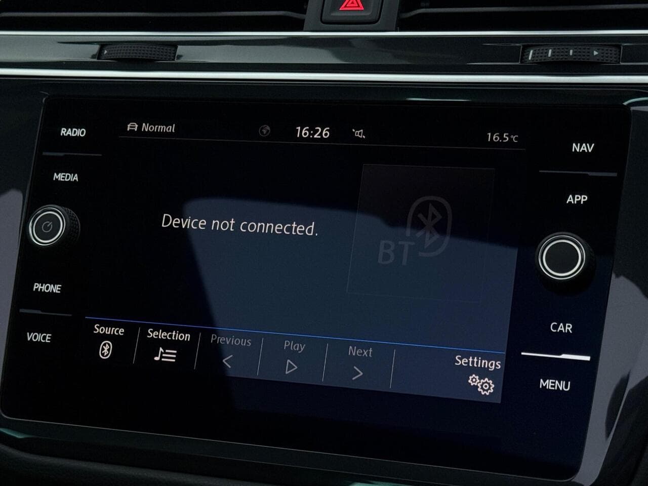 Volkswagen Tiguan thumbnail Infotainment System