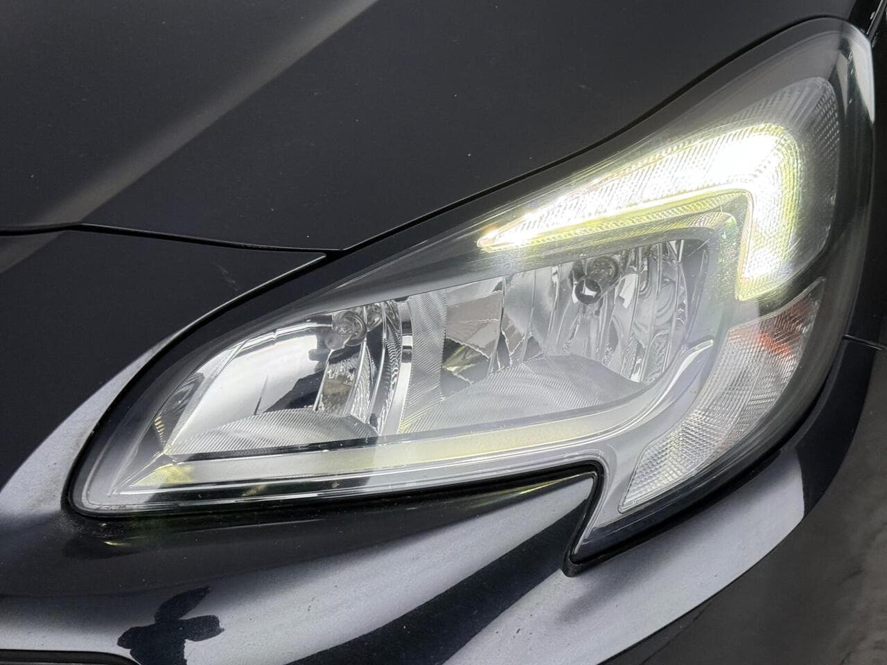 Vauxhall Corsa thumbnail Lights Front
