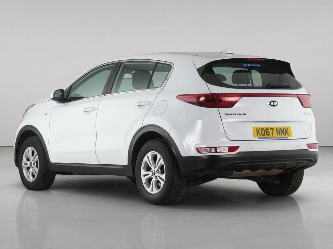 Kia Sportage thumbnail Rear Left