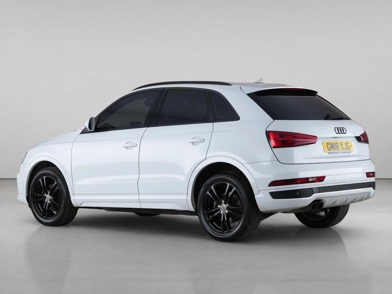 Audi Q3 thumbnail Rear Left