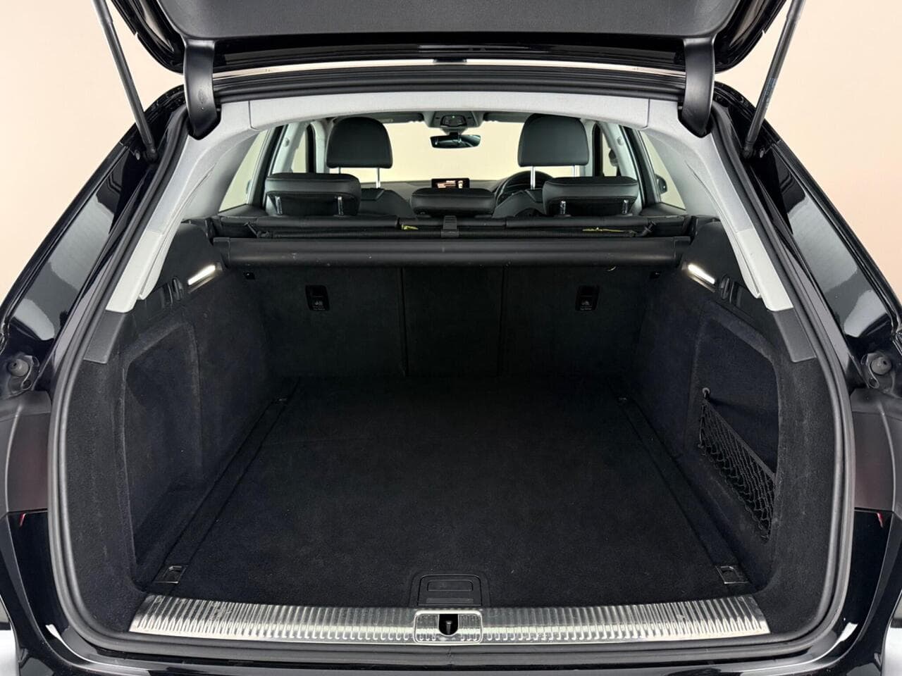 Audi A4 Avant thumbnail Boot
