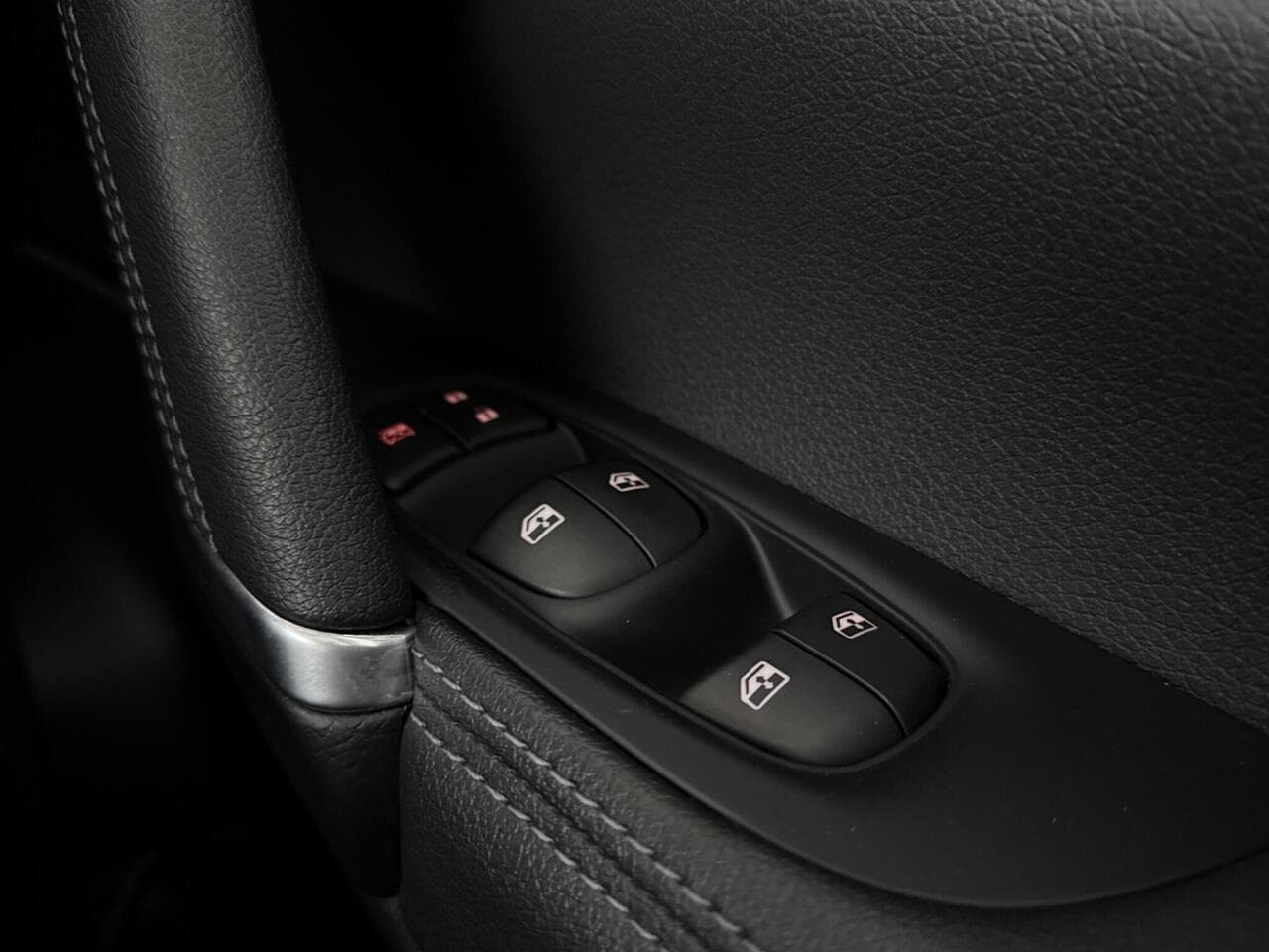 Nissan Qashqai thumbnail Misc Controls