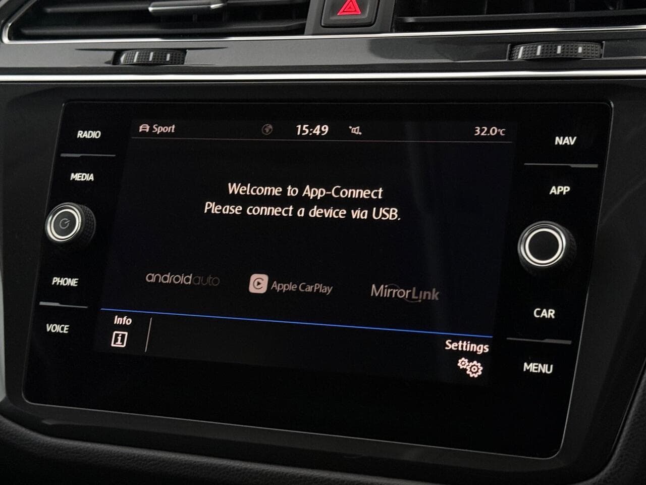 Volkswagen Tiguan Allspace thumbnail Infotainment System