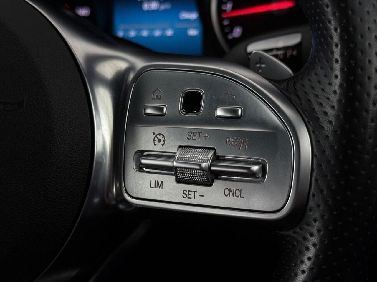 Mercedes-Benz C Class thumbnail Misc Controls