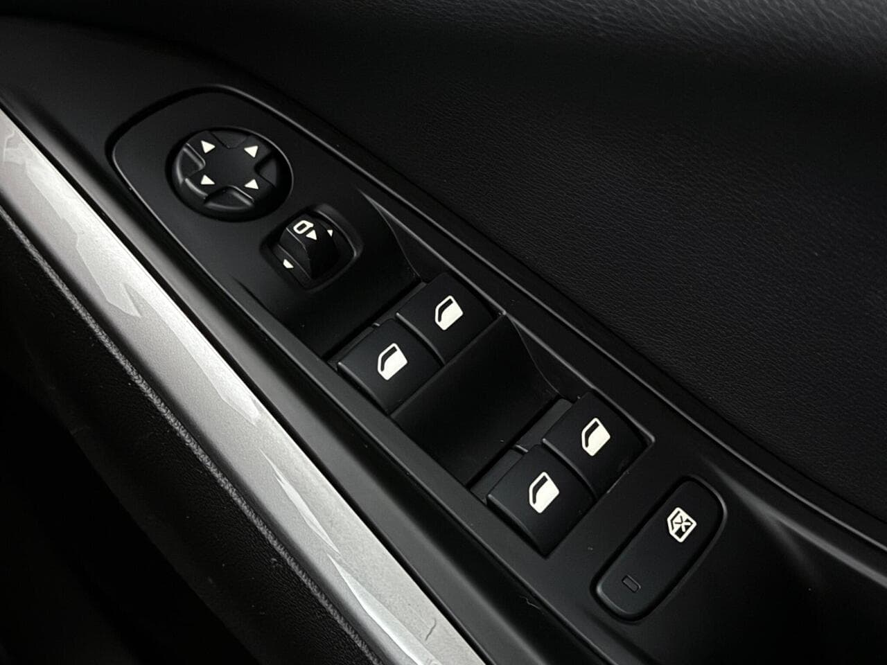 Vauxhall Grandland thumbnail Misc Controls