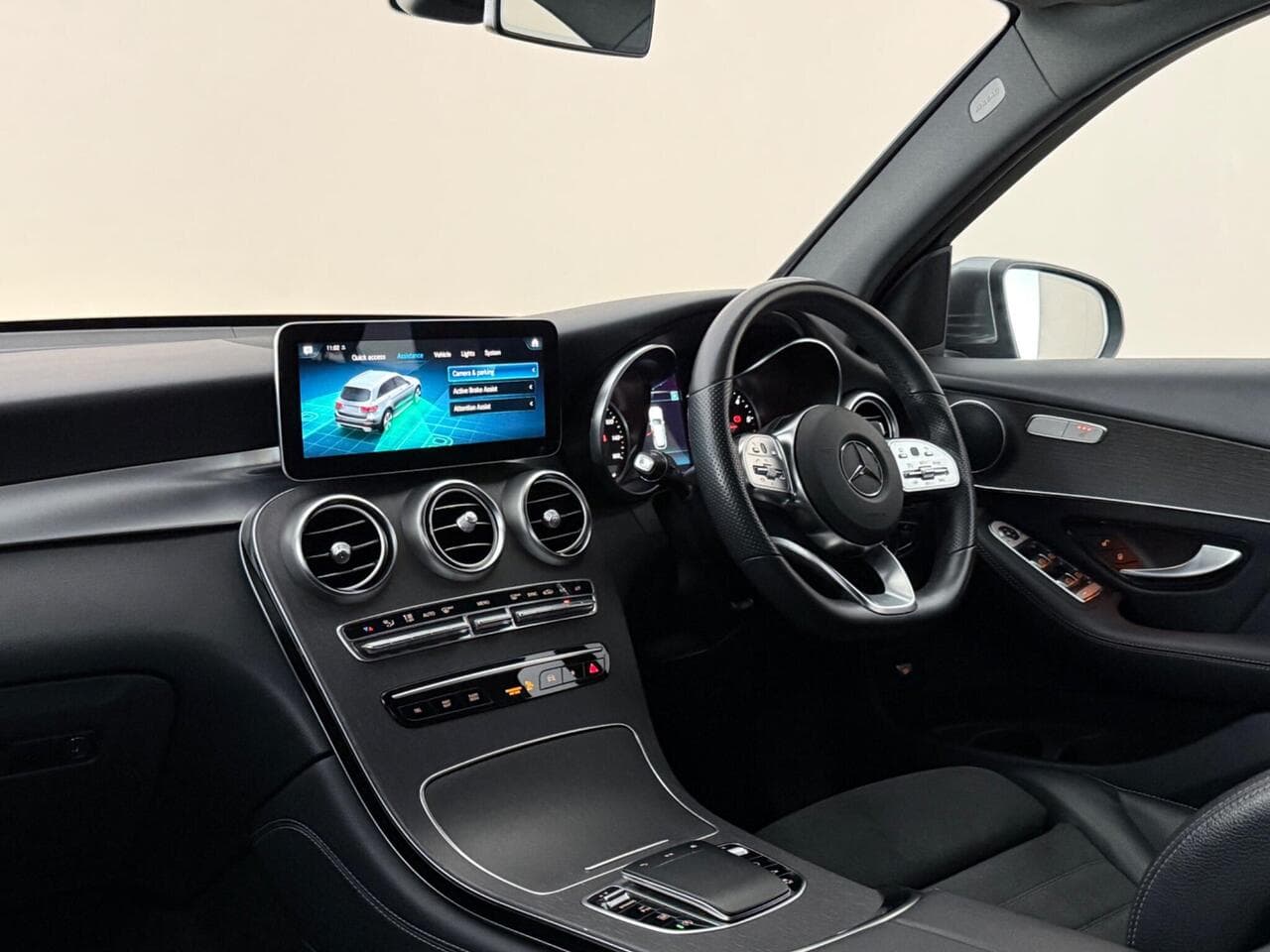 Mercedes-Benz GLC thumbnail Interior Front