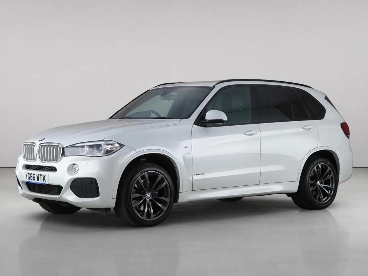 BMW X5 thumbnail Front Left