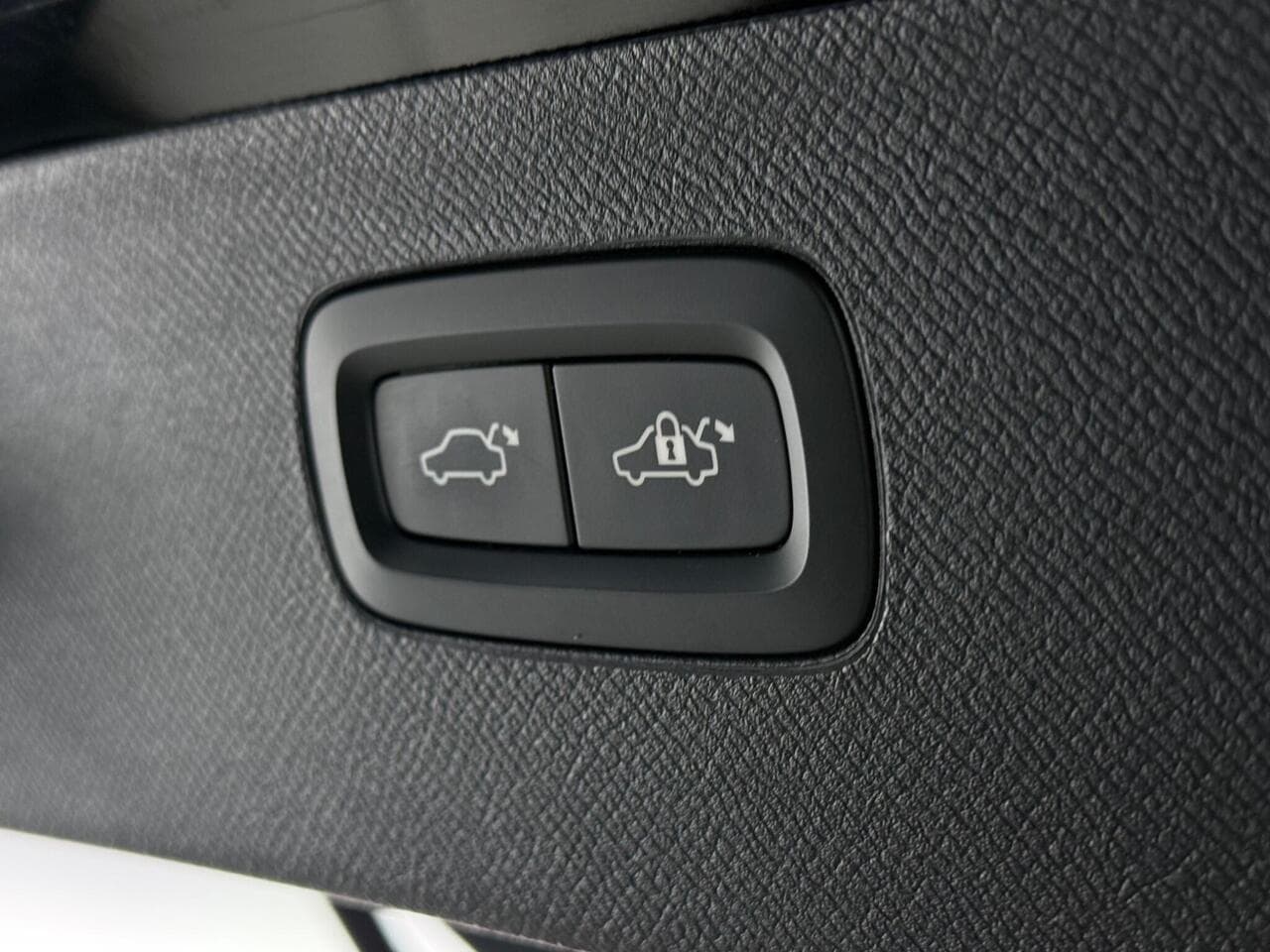 Volvo XC90 thumbnail Misc Controls
