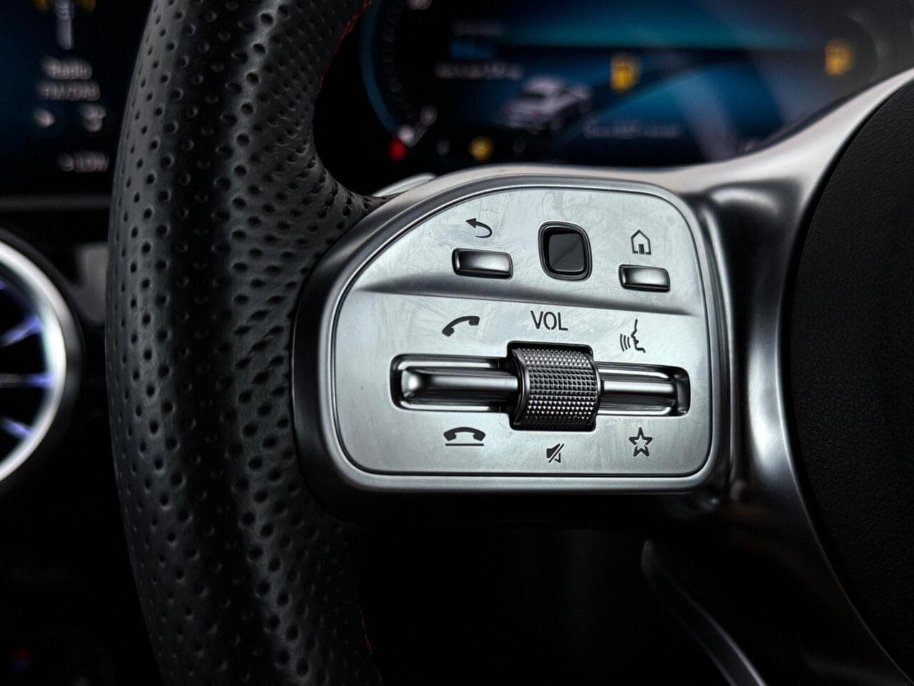 Mercedes-Benz CLA thumbnail Misc Controls