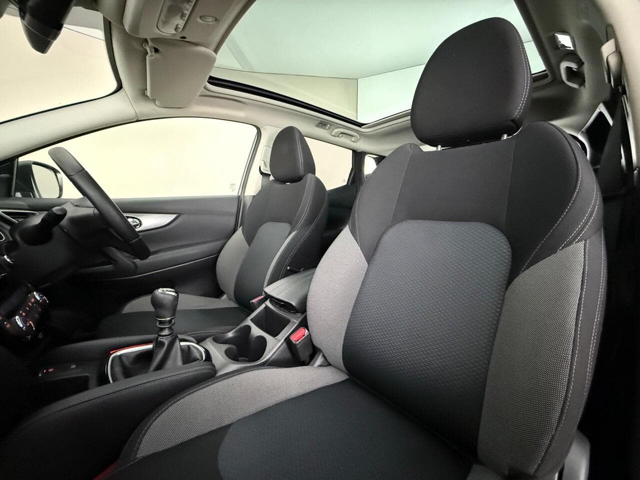 Nissan Qashqai thumbnail Seat Front Passenger