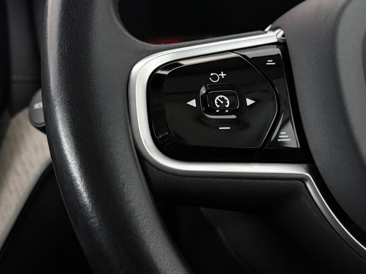 Volvo XC60 thumbnail Misc Controls