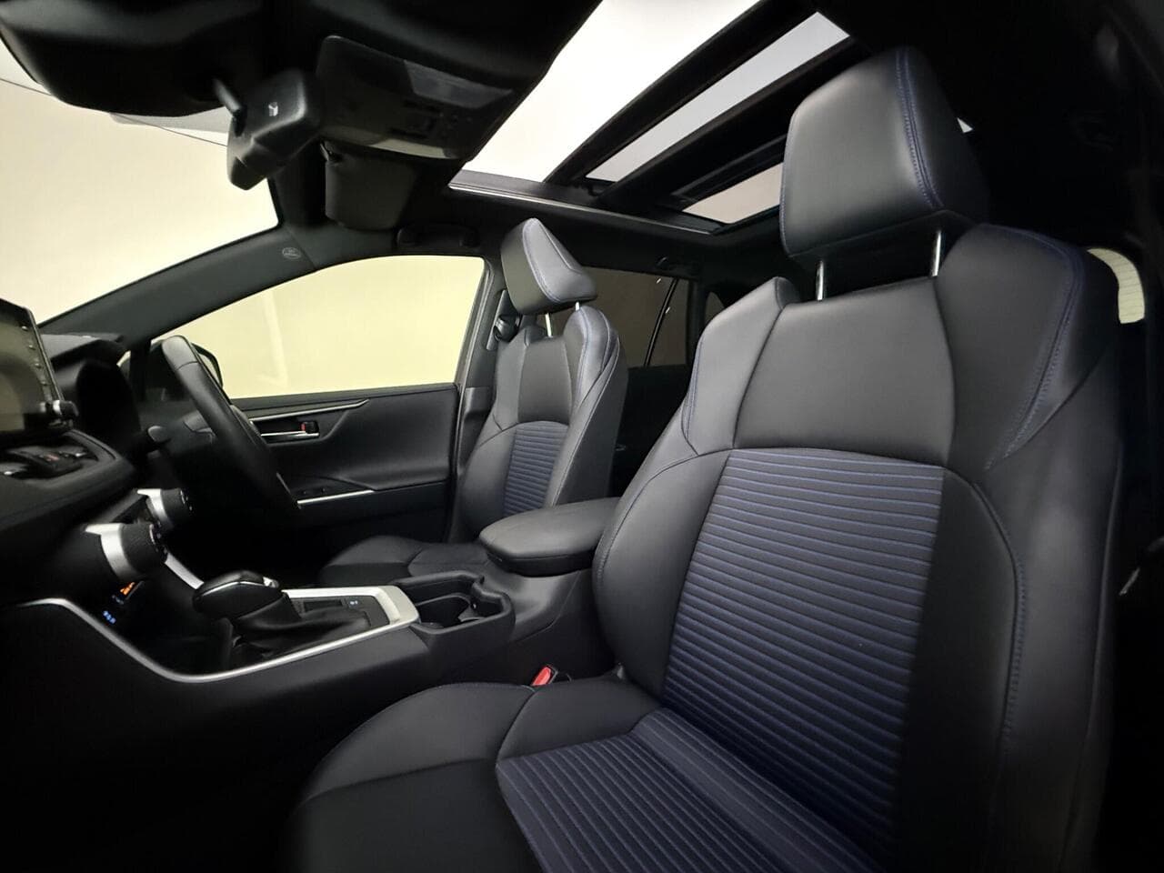 Toyota RAV4 thumbnail Seat Front Passenger