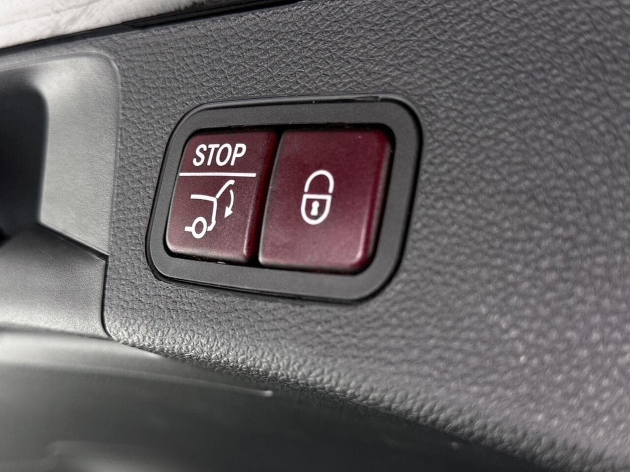 Mercedes-Benz C Class thumbnail Misc Controls