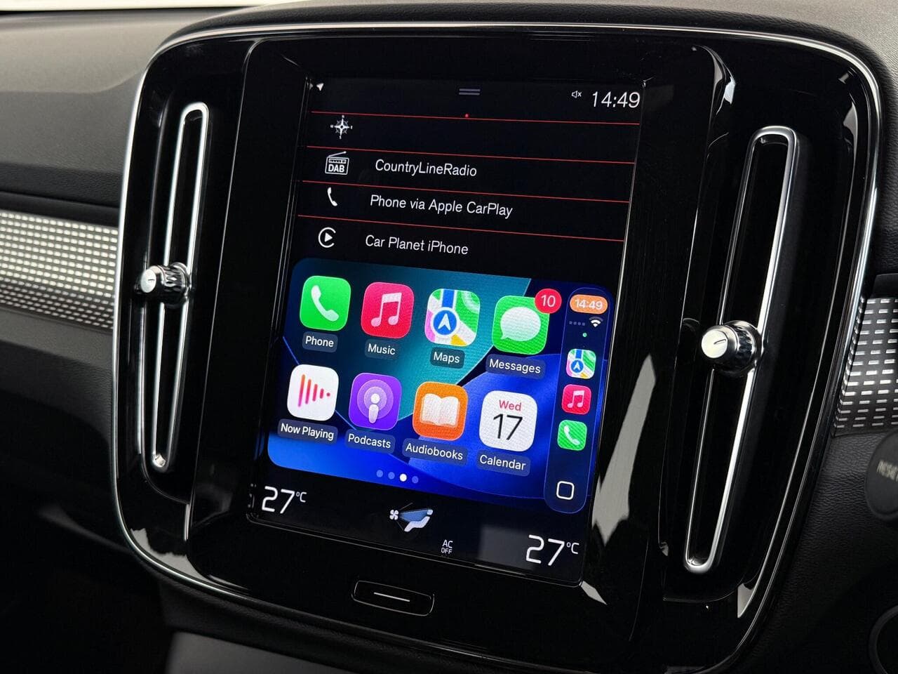 Volvo XC40 thumbnail Infotainment System