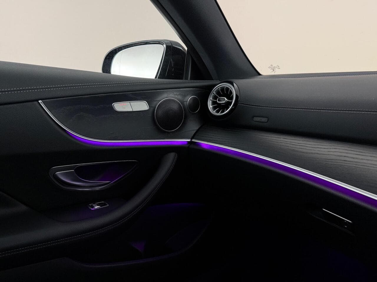 Mercedes-Benz E Class thumbnail Interior Front