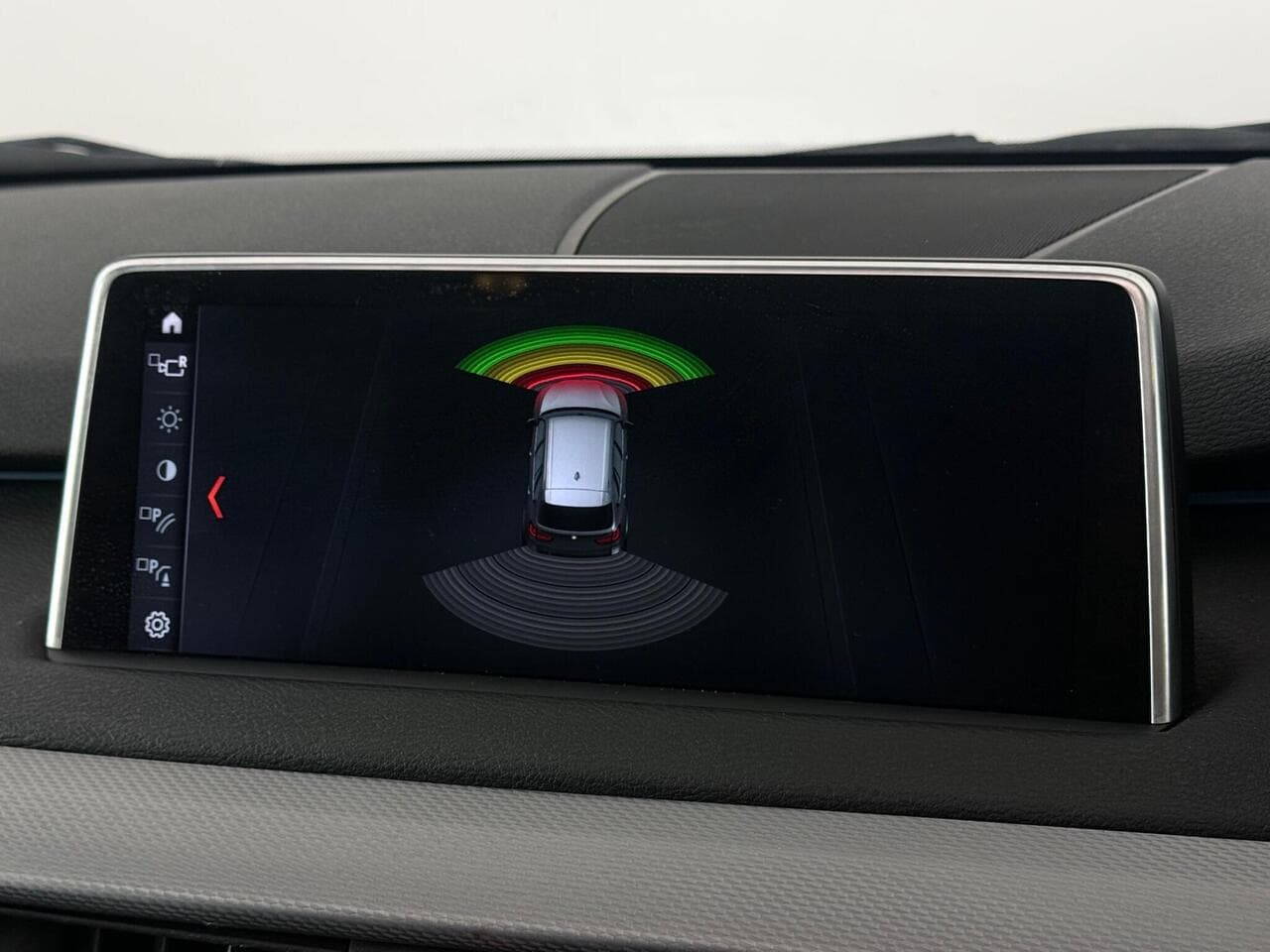 BMW X5 thumbnail Infotainment System