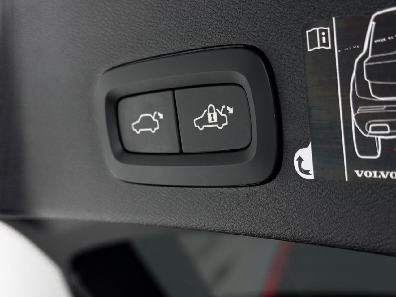 Volvo XC40 thumbnail Misc Controls