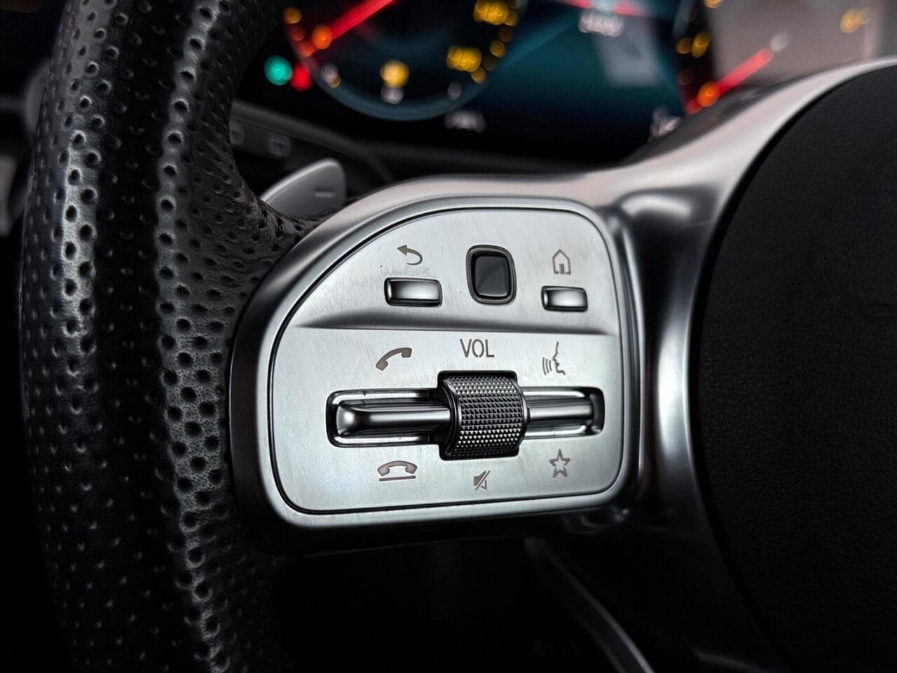 Mercedes-Benz CLA thumbnail Misc Controls