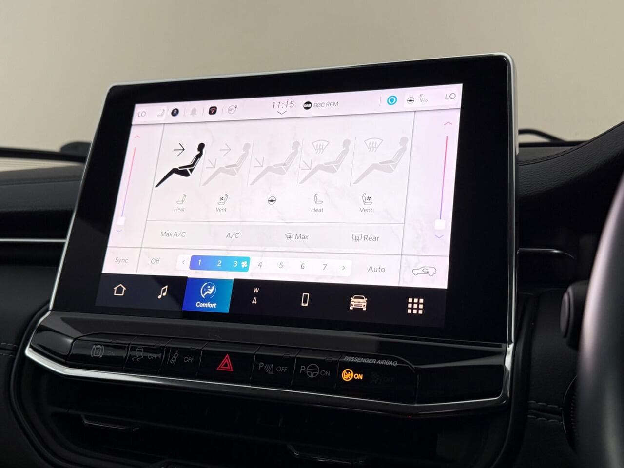 Jeep Compass thumbnail Infotainment System