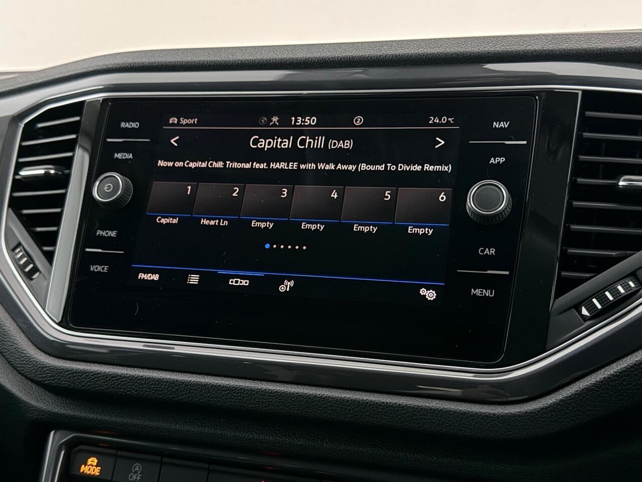 Volkswagen T-Roc thumbnail Infotainment System