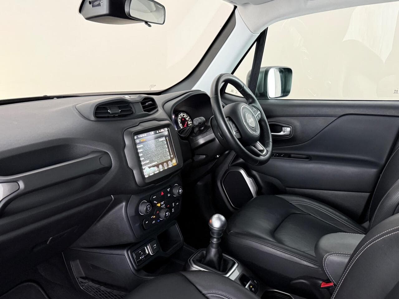 Jeep Renegade thumbnail Interior Front