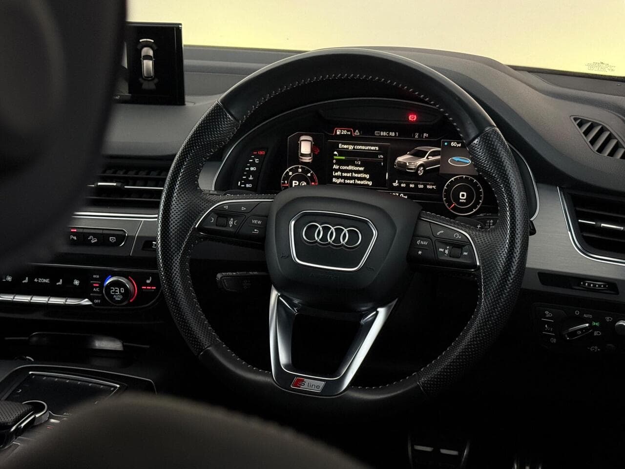 Audi Q7 thumbnail Steering Wheel