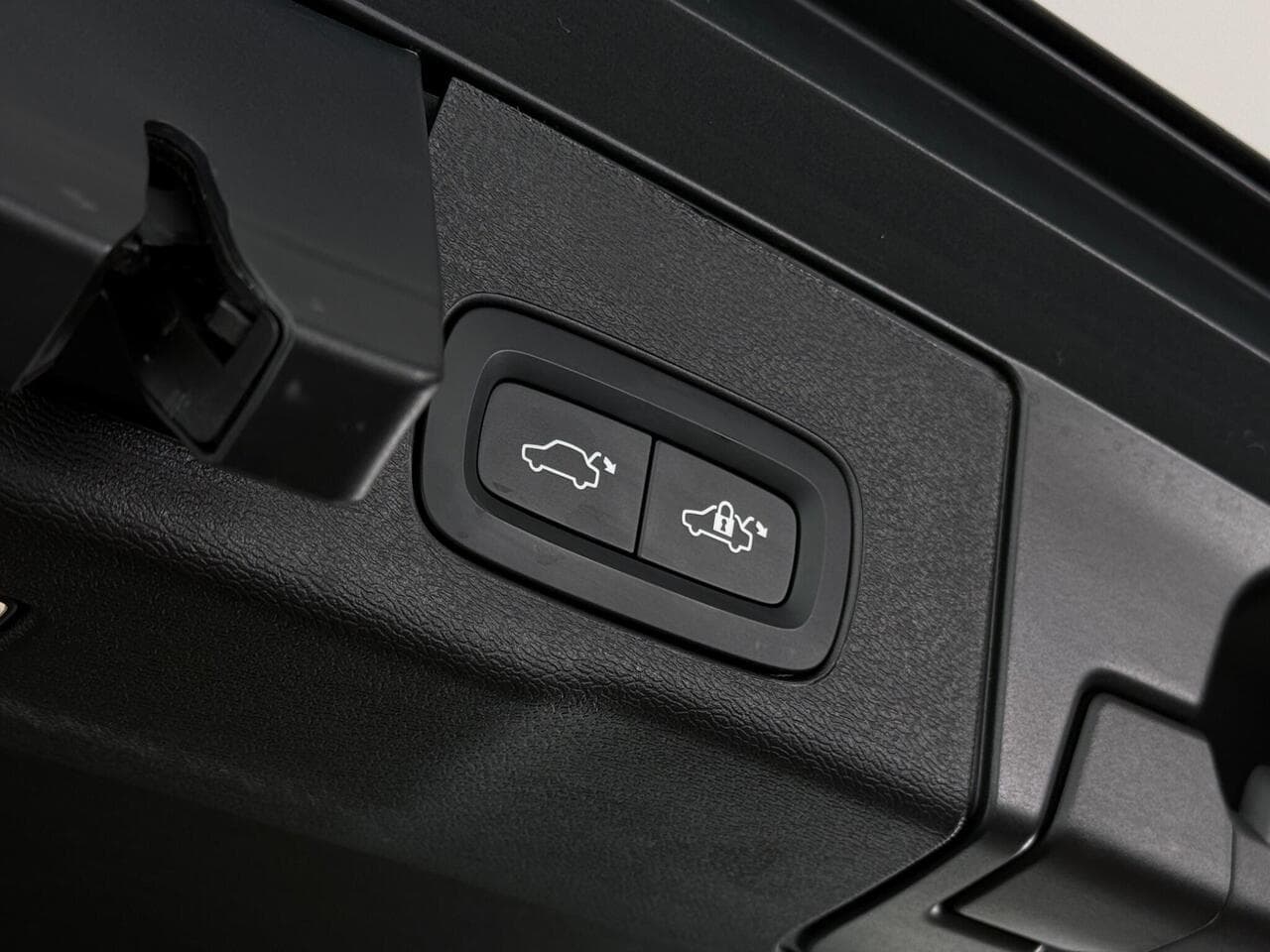 Volvo XC60 thumbnail Misc Controls