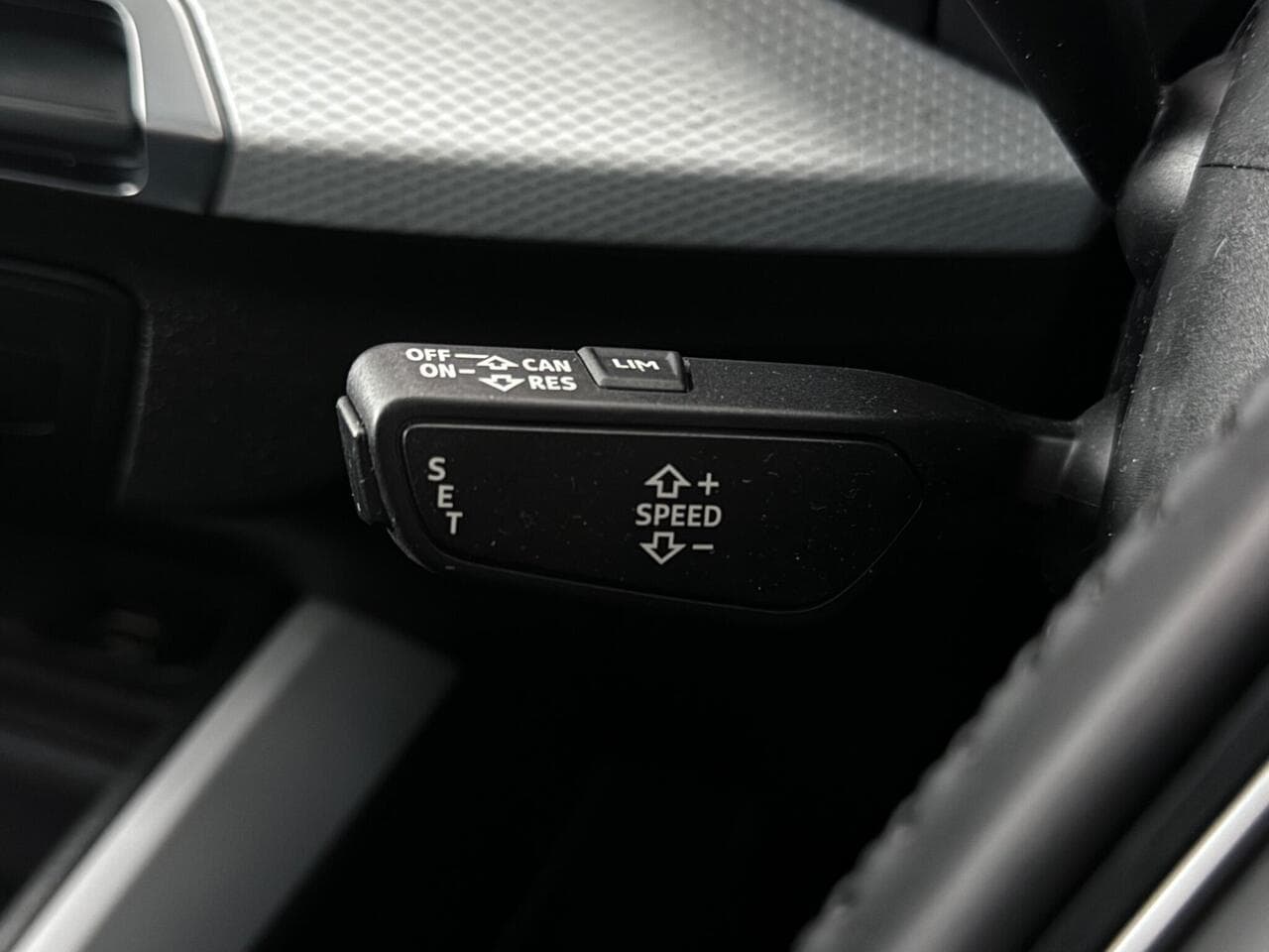 Audi Q2 thumbnail Misc Controls