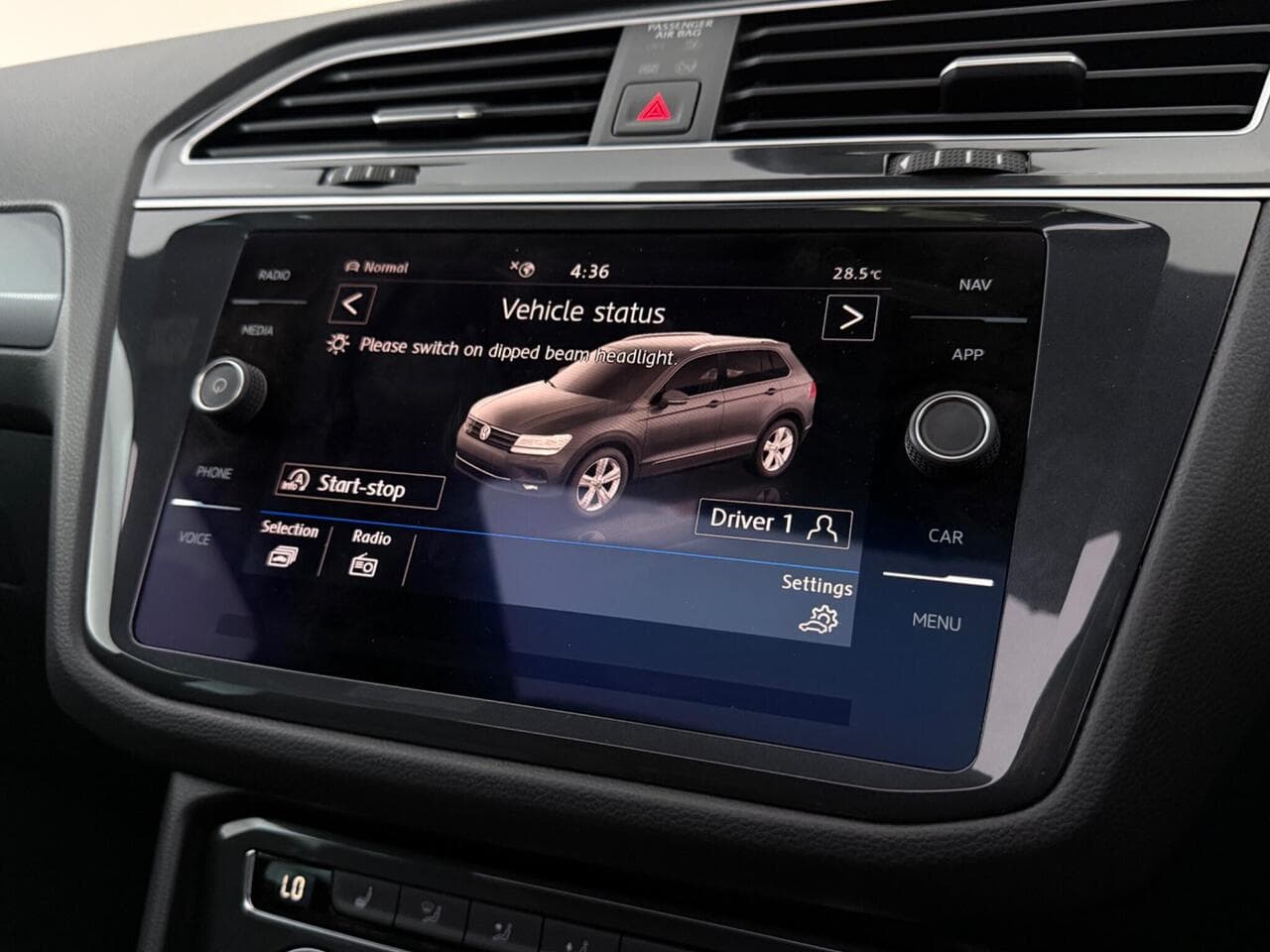 Volkswagen Tiguan thumbnail Infotainment System