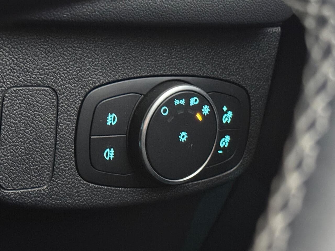 Ford Focus thumbnail Misc Controls