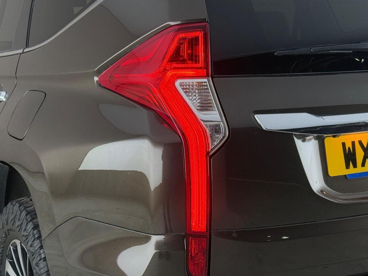 Mitsubishi Shogun Sport thumbnail Lights Rear