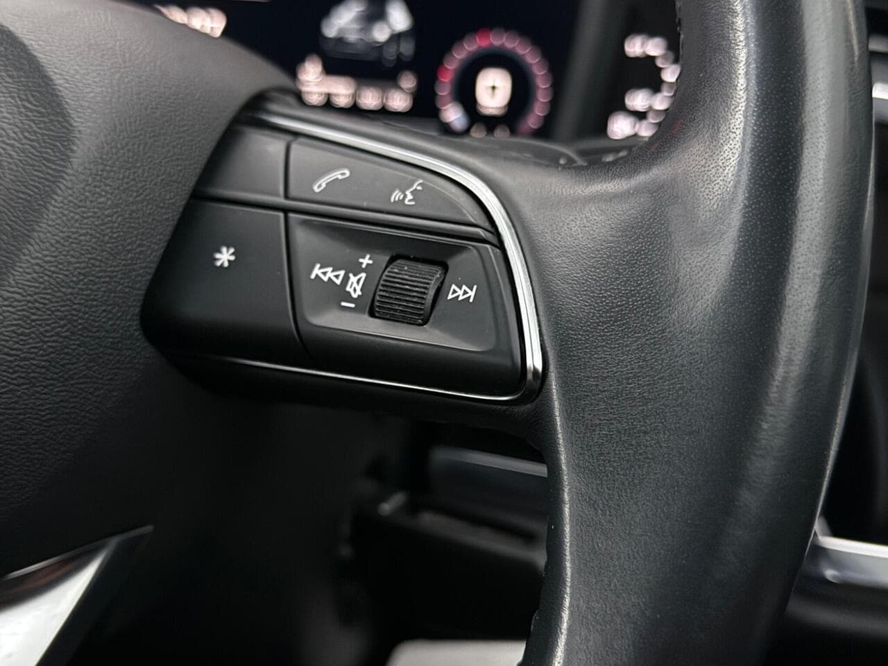 Audi Q3 thumbnail Misc Controls