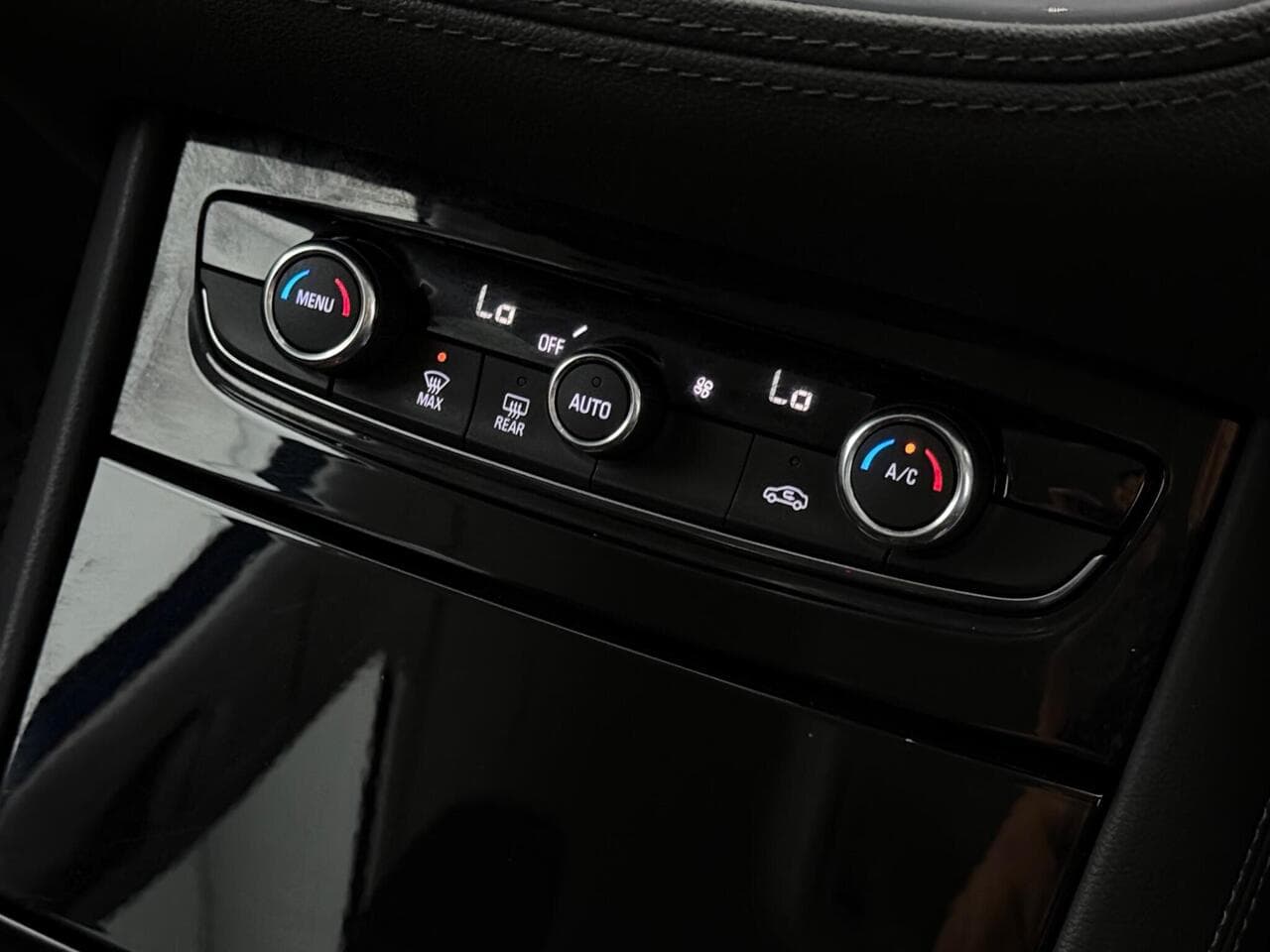 Vauxhall Grandland X thumbnail Misc Controls