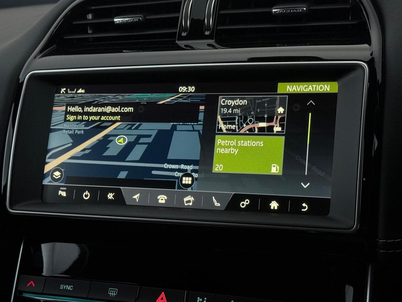 Jaguar XE thumbnail Infotainment System