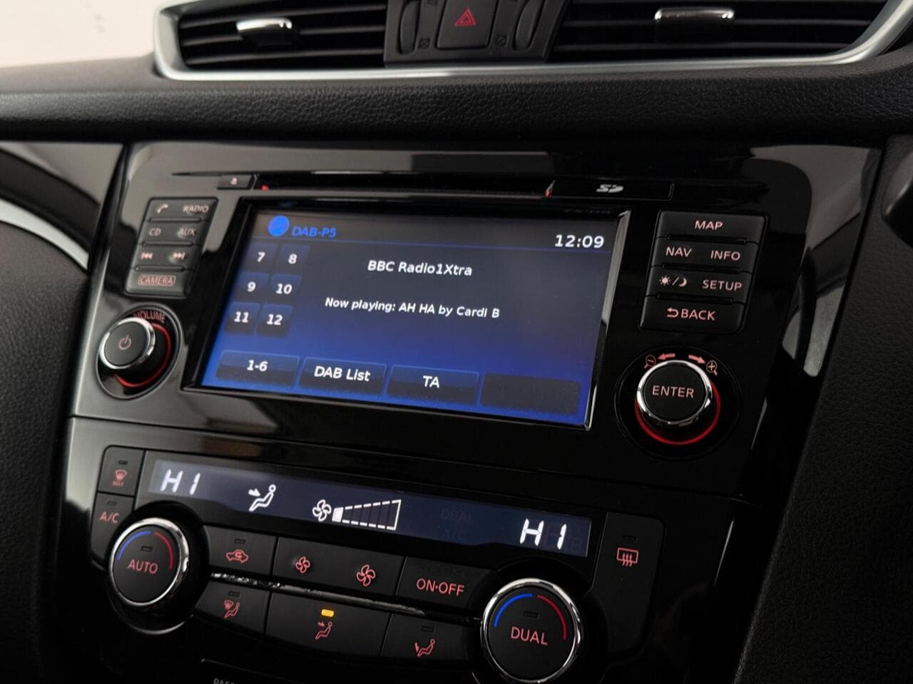Nissan Qashqai thumbnail Infotainment System