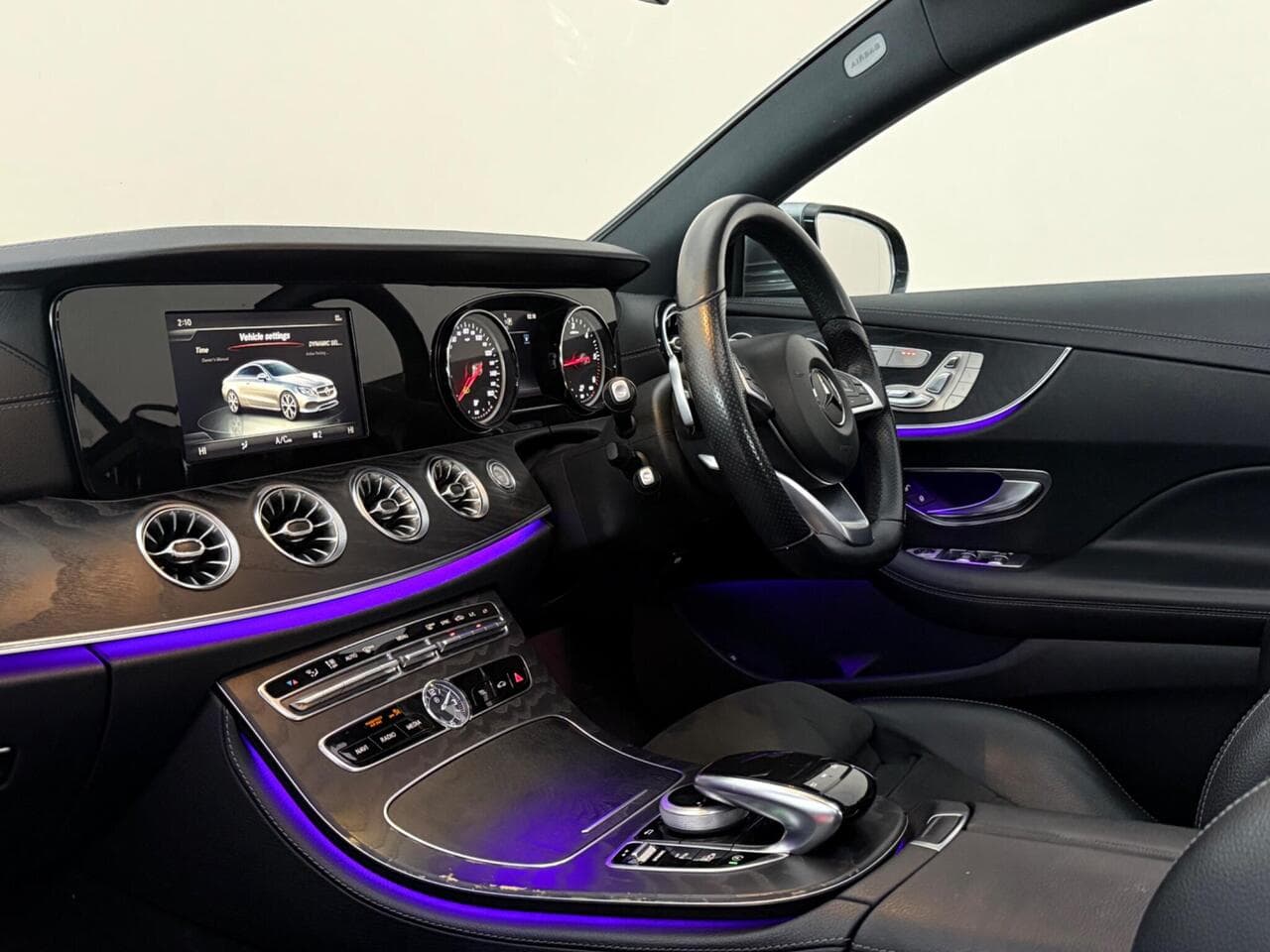 Mercedes-Benz E Class thumbnail Interior Front