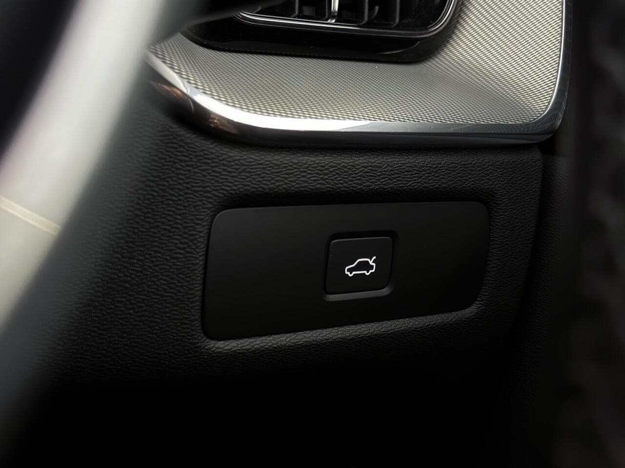 Volvo XC60 thumbnail Misc Controls