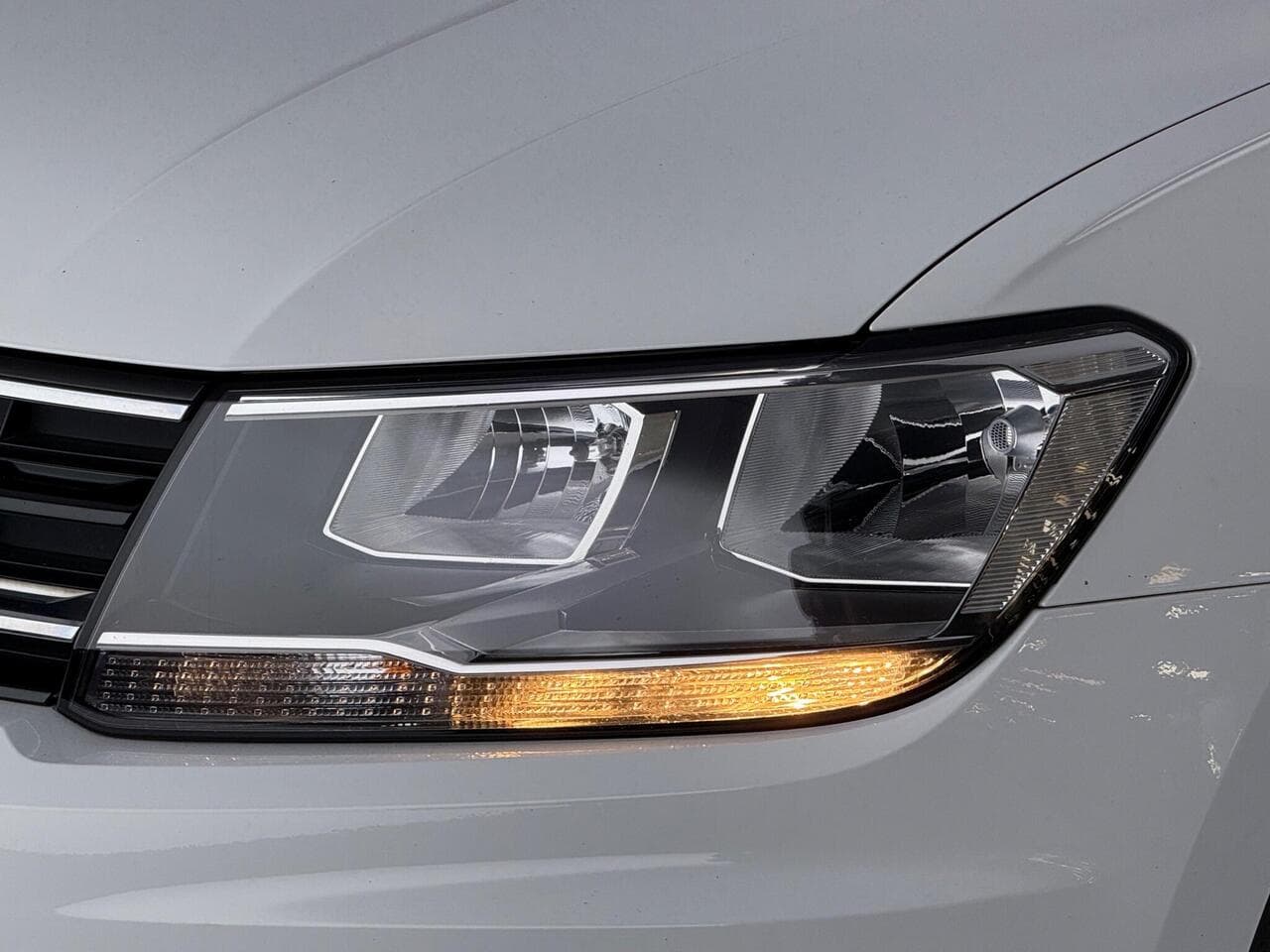Volkswagen Tiguan thumbnail Lights Front