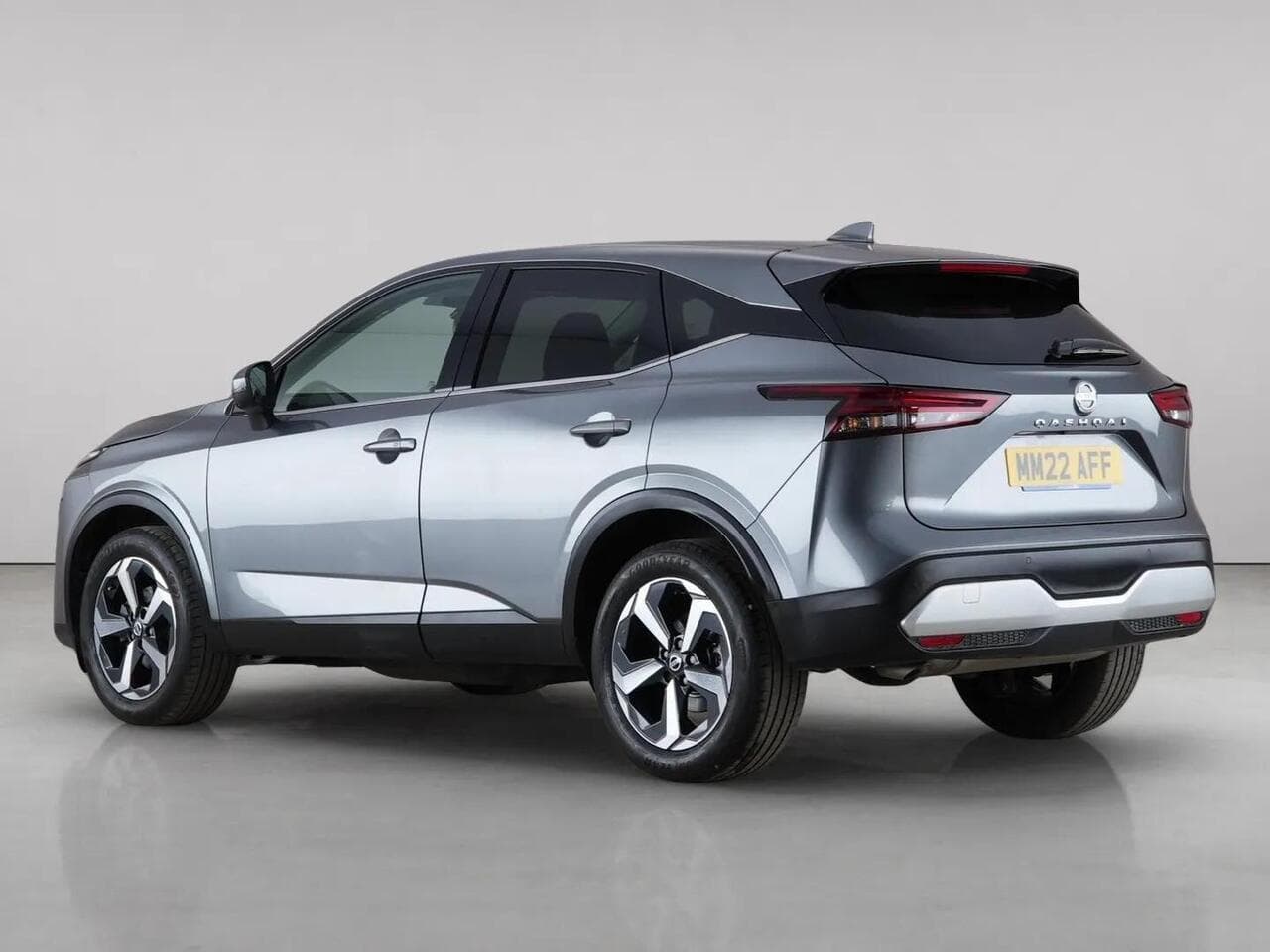Nissan Qashqai thumbnail Rear Left