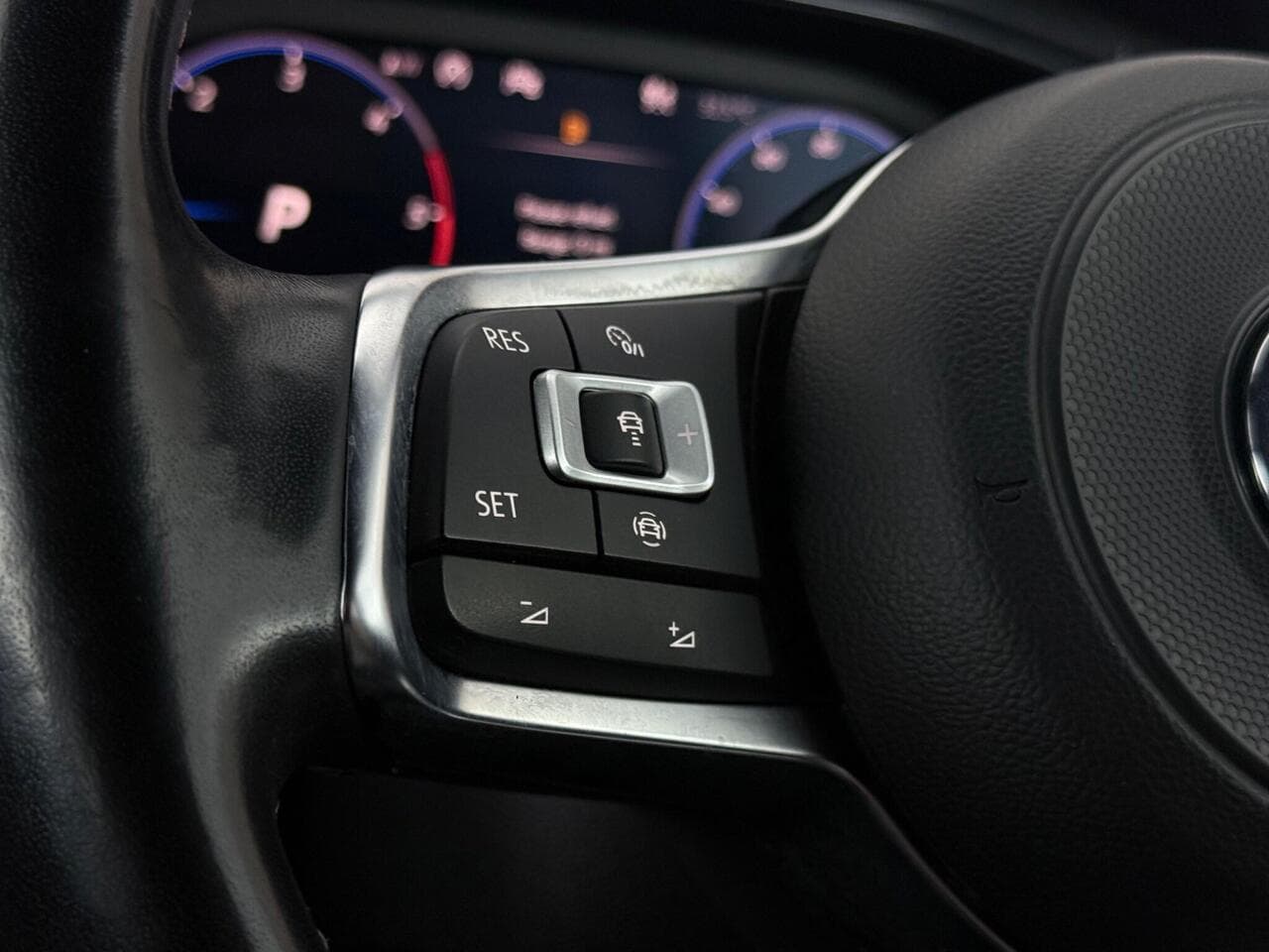 Volkswagen T-Roc thumbnail Misc Controls