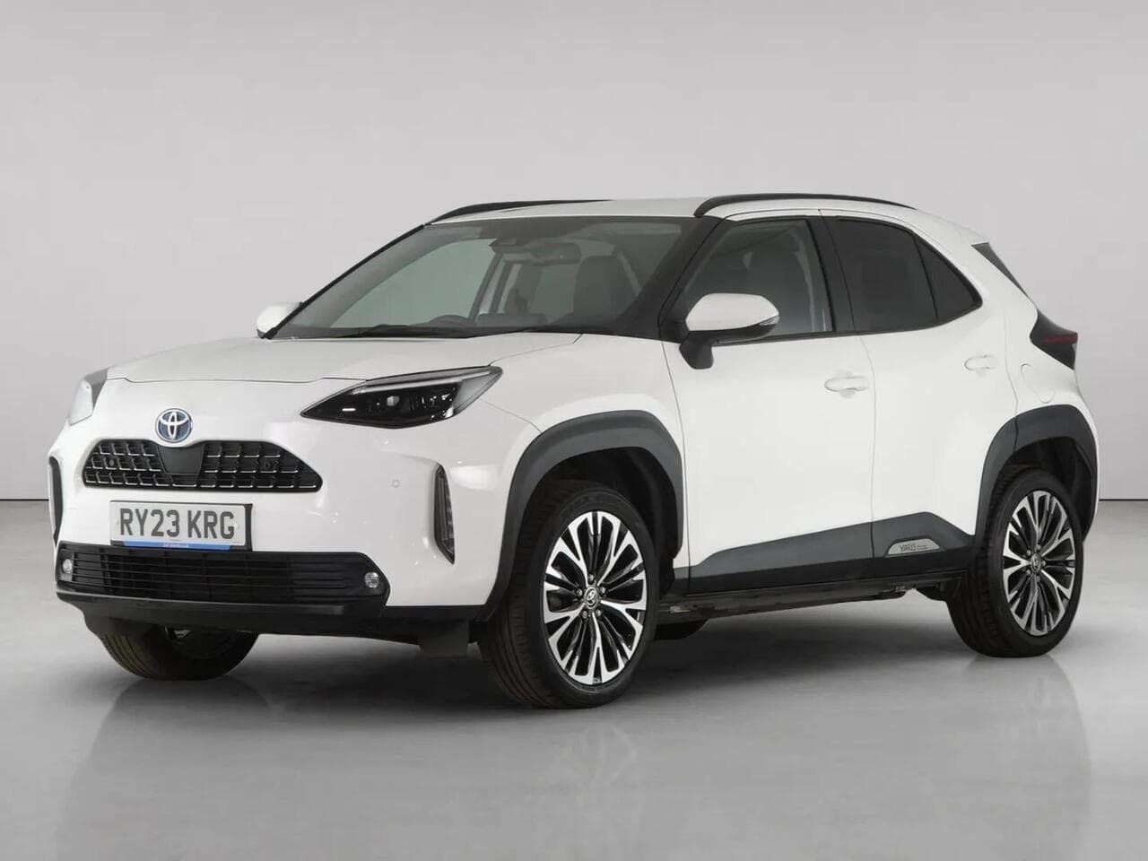 Toyota Yaris Cross thumbnail Front Left