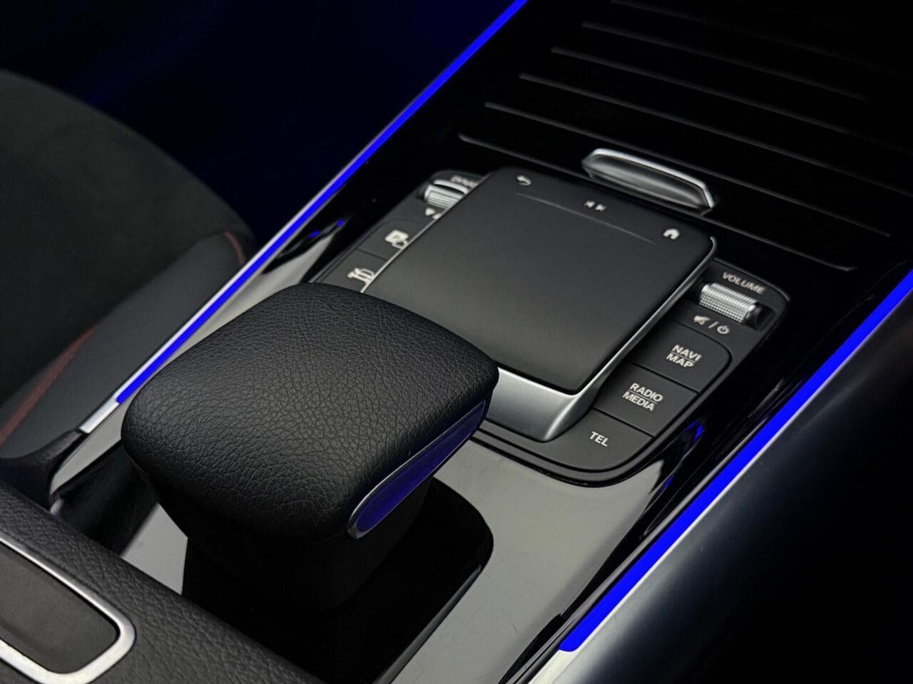 Mercedes-Benz GLA thumbnail Misc Controls