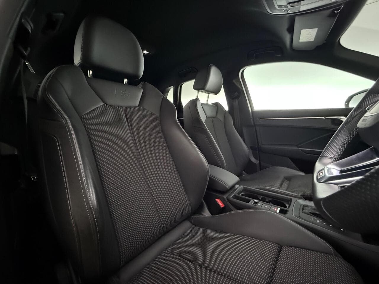 Audi Q3 thumbnail Seat Driver