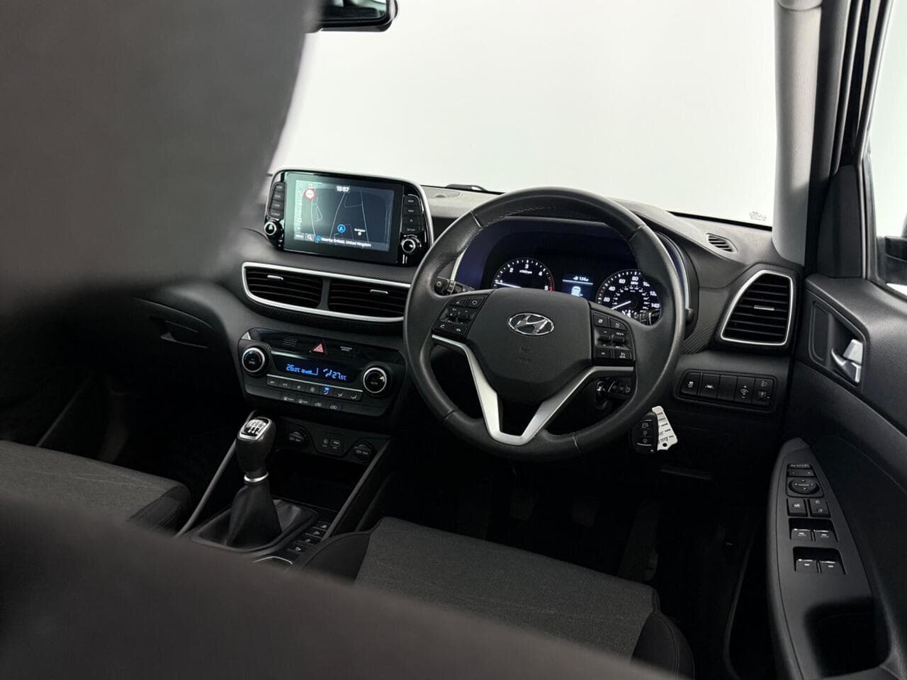 Hyundai TUCSON thumbnail Interior Front
