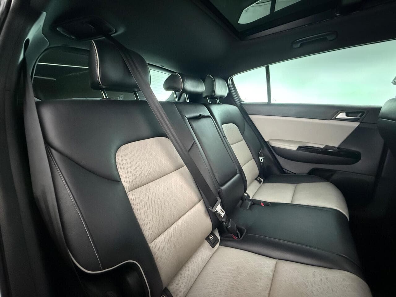 Kia Sportage thumbnail Seats Rear