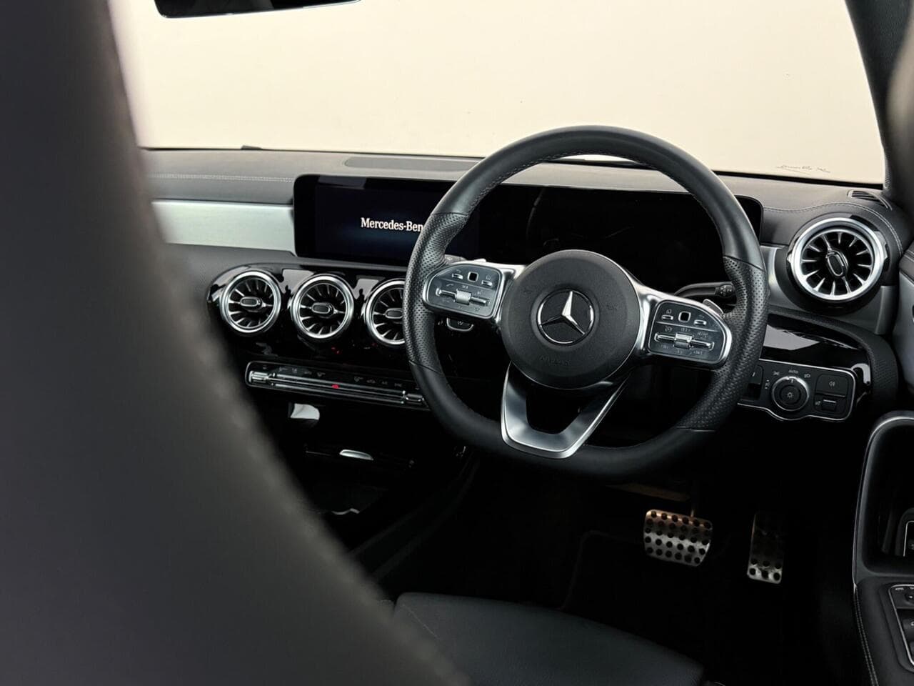 Mercedes-Benz CLA thumbnail Interior Front